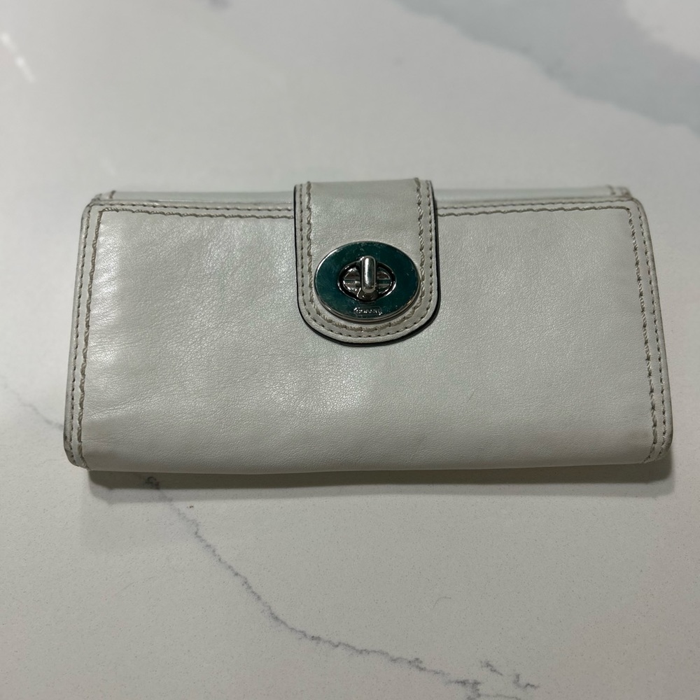 Coach White Leather Wallet with Silver Buckle Closure